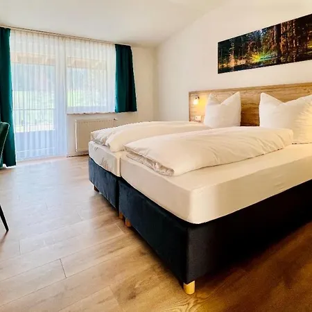 Tanneneck - Ideal Fuer Gruppen, Familien Und Hunde לופינגן