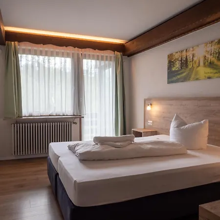 Hotel Tanneneck - Ideal Fuer Gruppen, Familien Und Hunde Löffingen